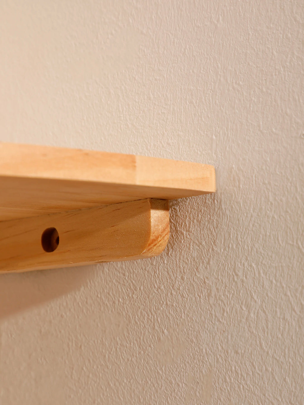 Wren Scalloped Floating Corner Shelf