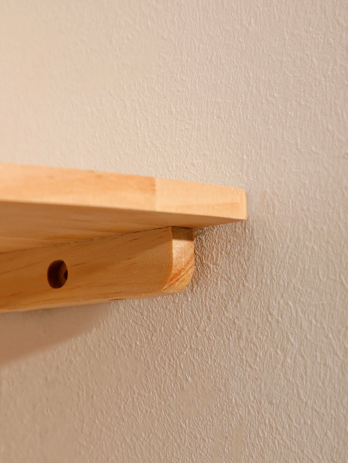 Wren Scalloped Floating Corner Shelf
