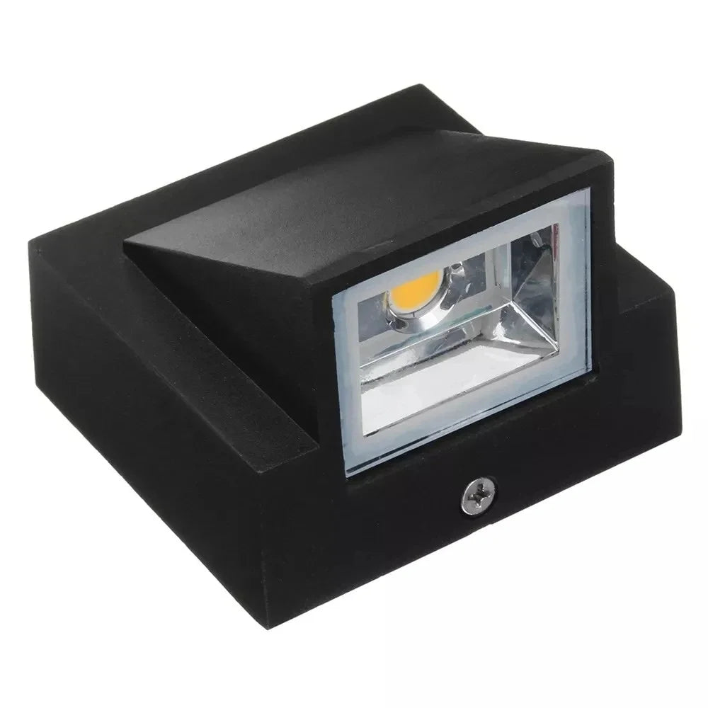 Compact IP65 Outdoor Wall Light — product detail view 3