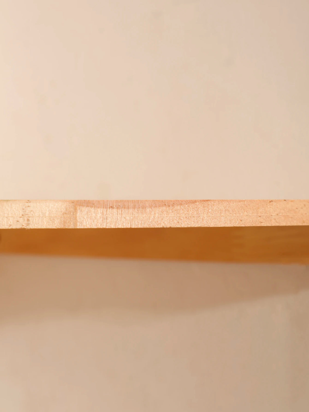 Wren Scalloped Floating Corner Shelf