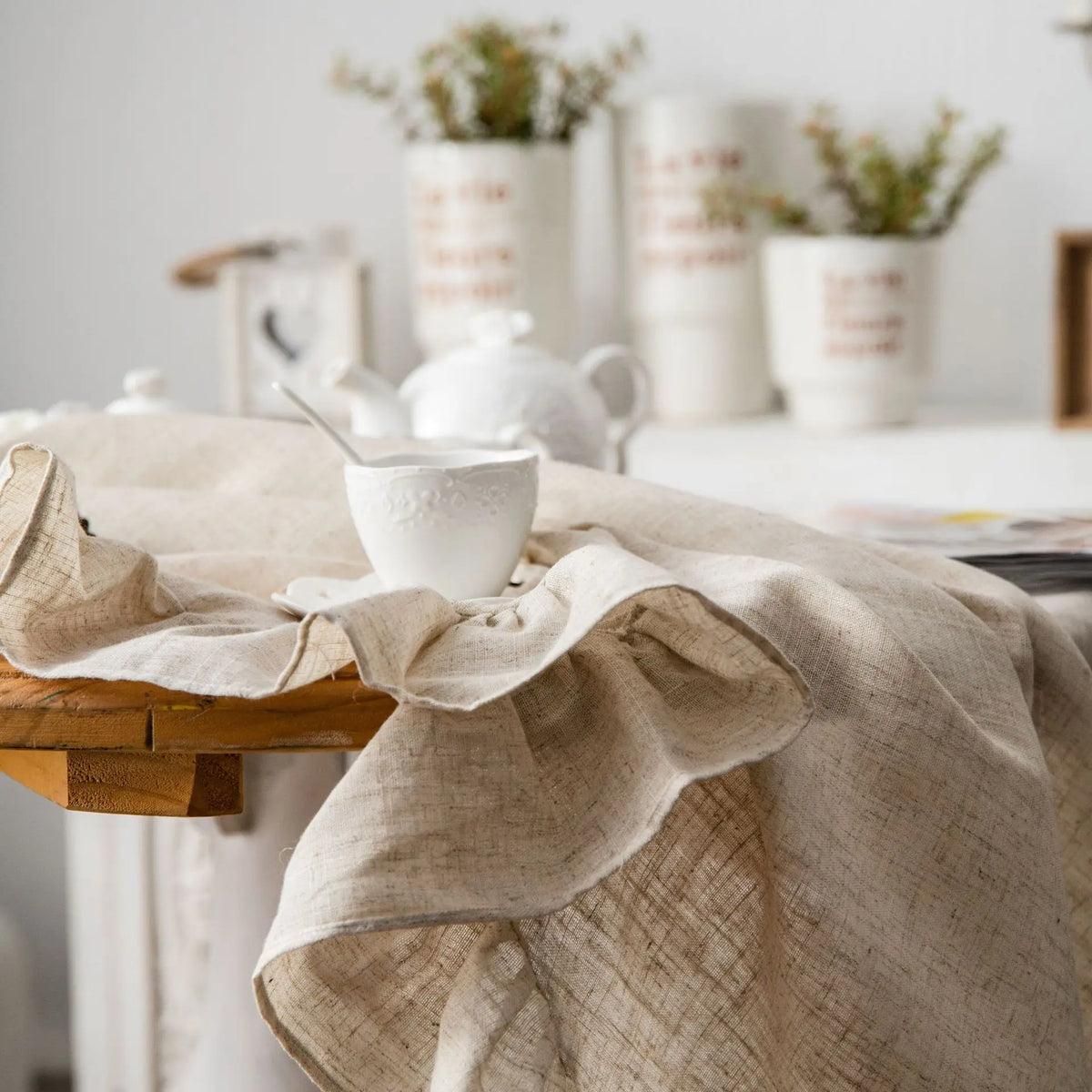 Celia Ruffled Linen-Blend Tablecloth